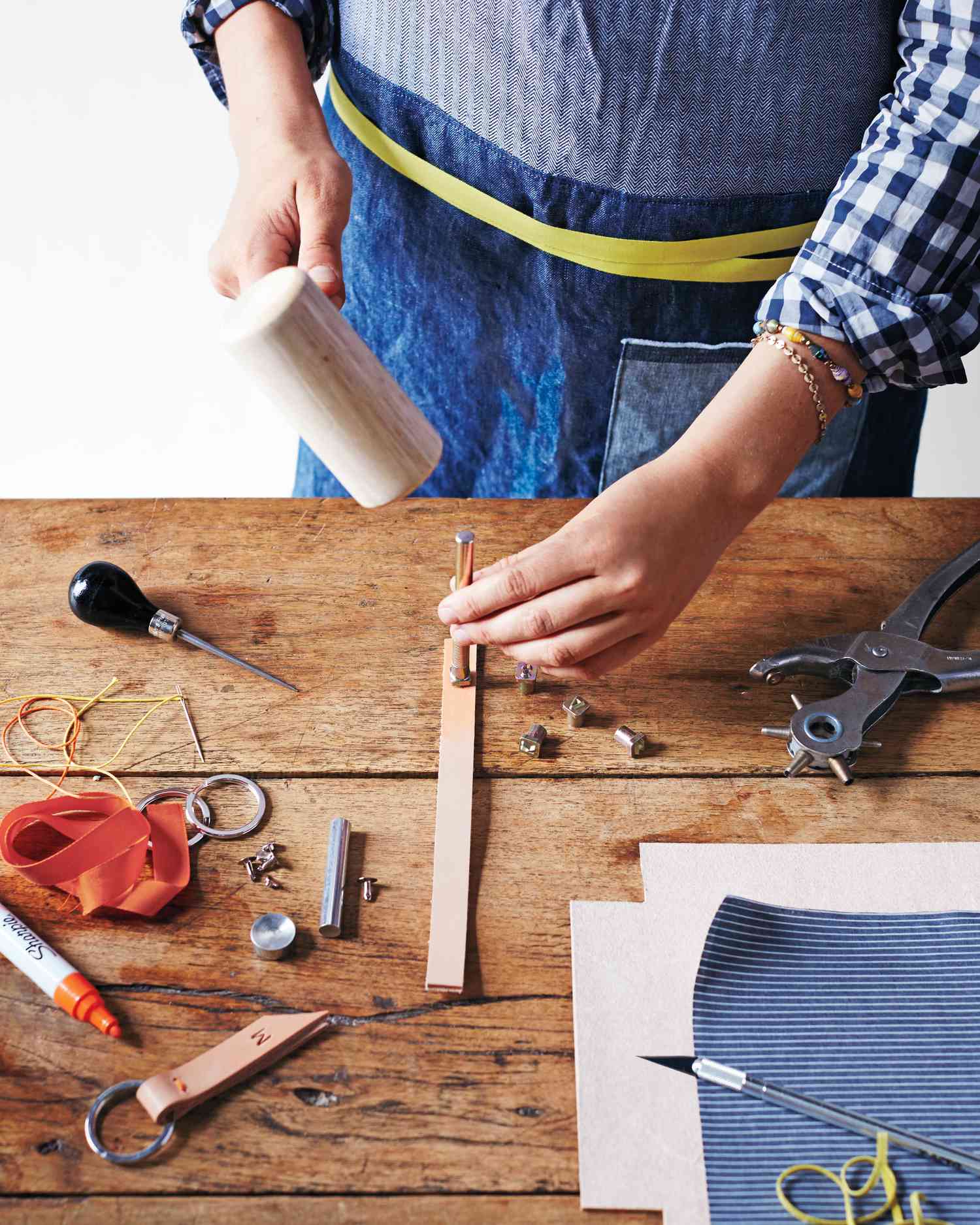 An Educated’s Info on The suitable technique to Sew Leather-based-based by Hand