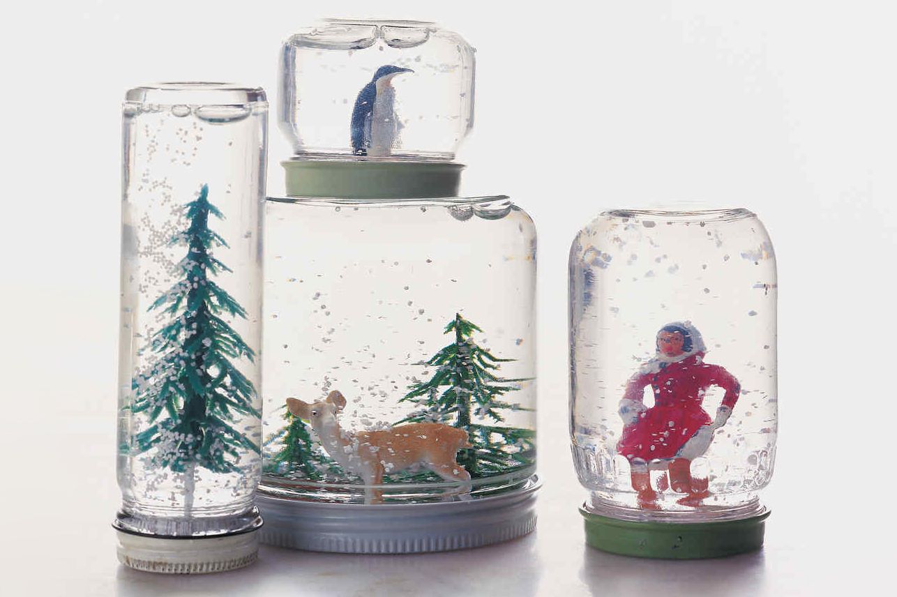 Our DIY Snow Globe Will Full Your Trip Décor